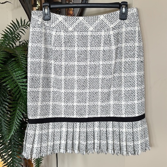 Classiques Entier Black & White Tweed Checks Lined Skirt w/ Pleated Ruffle Hem - Picture 5 of 15